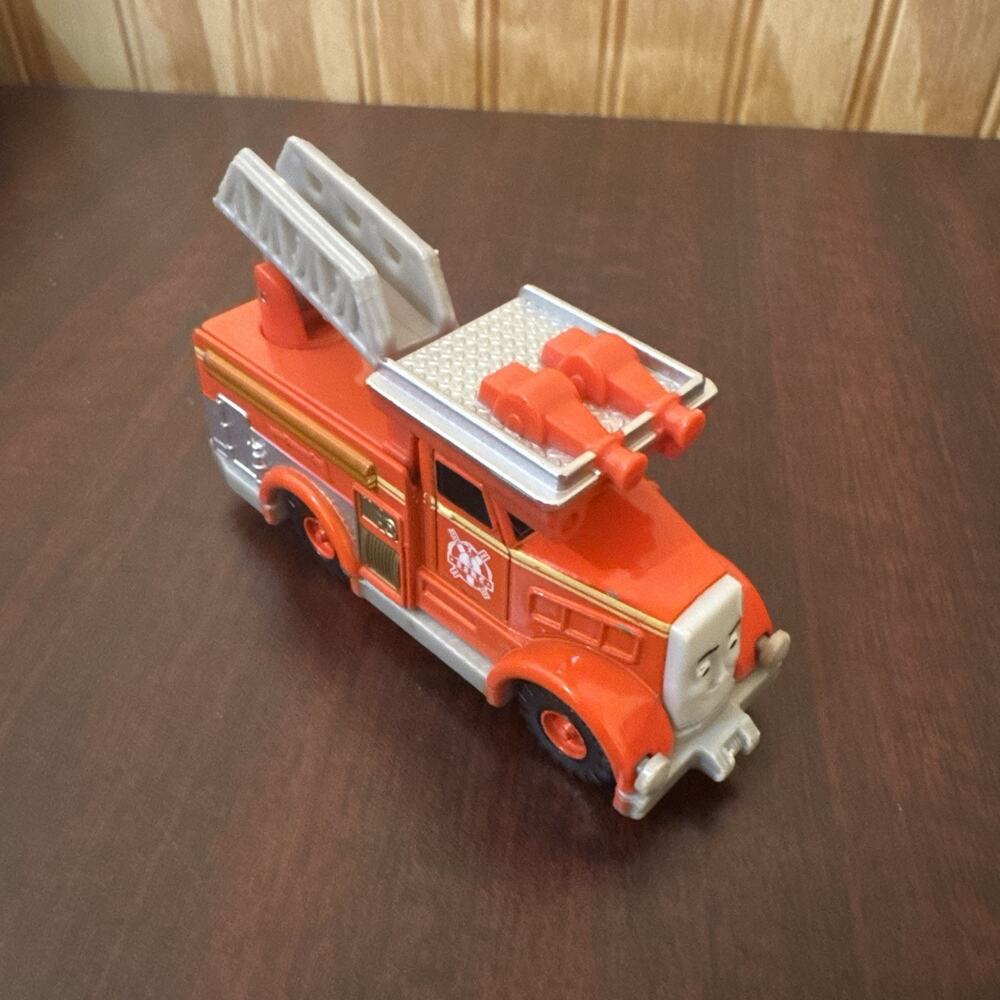 2010 MATTEL FLYNN DIE CAST FIRE TRUCK. THOMAS & FRIENDS